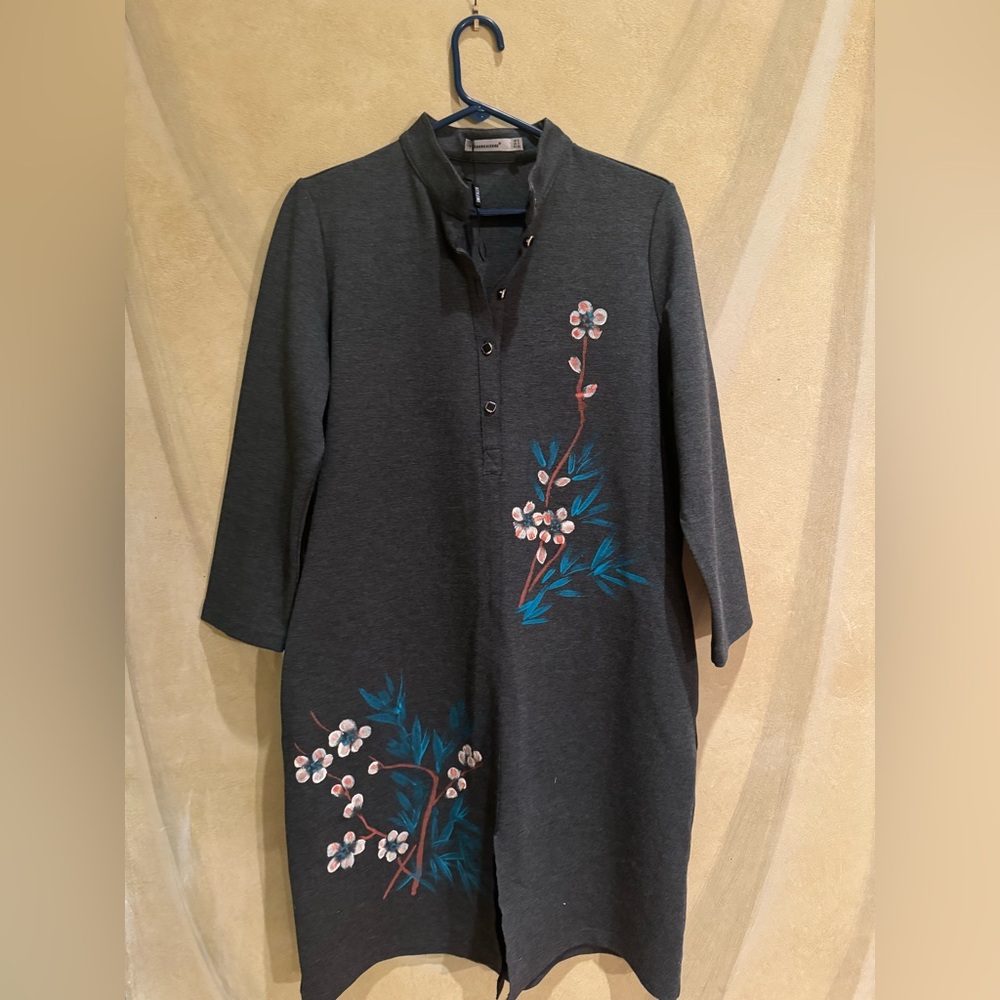 YUZHONGXIEHOU® dress size 8. Hand painted motif of flowers.